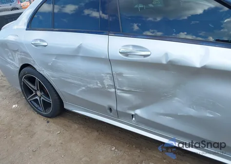 2016 Mercedes-Benz C 300 Sport 4Matic z USA, uszkodzony, nr VIN 55SWF4KB2GU099557